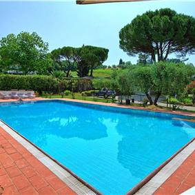 3 bedroom villa with pool and tennis court near Florence, sleeps 6